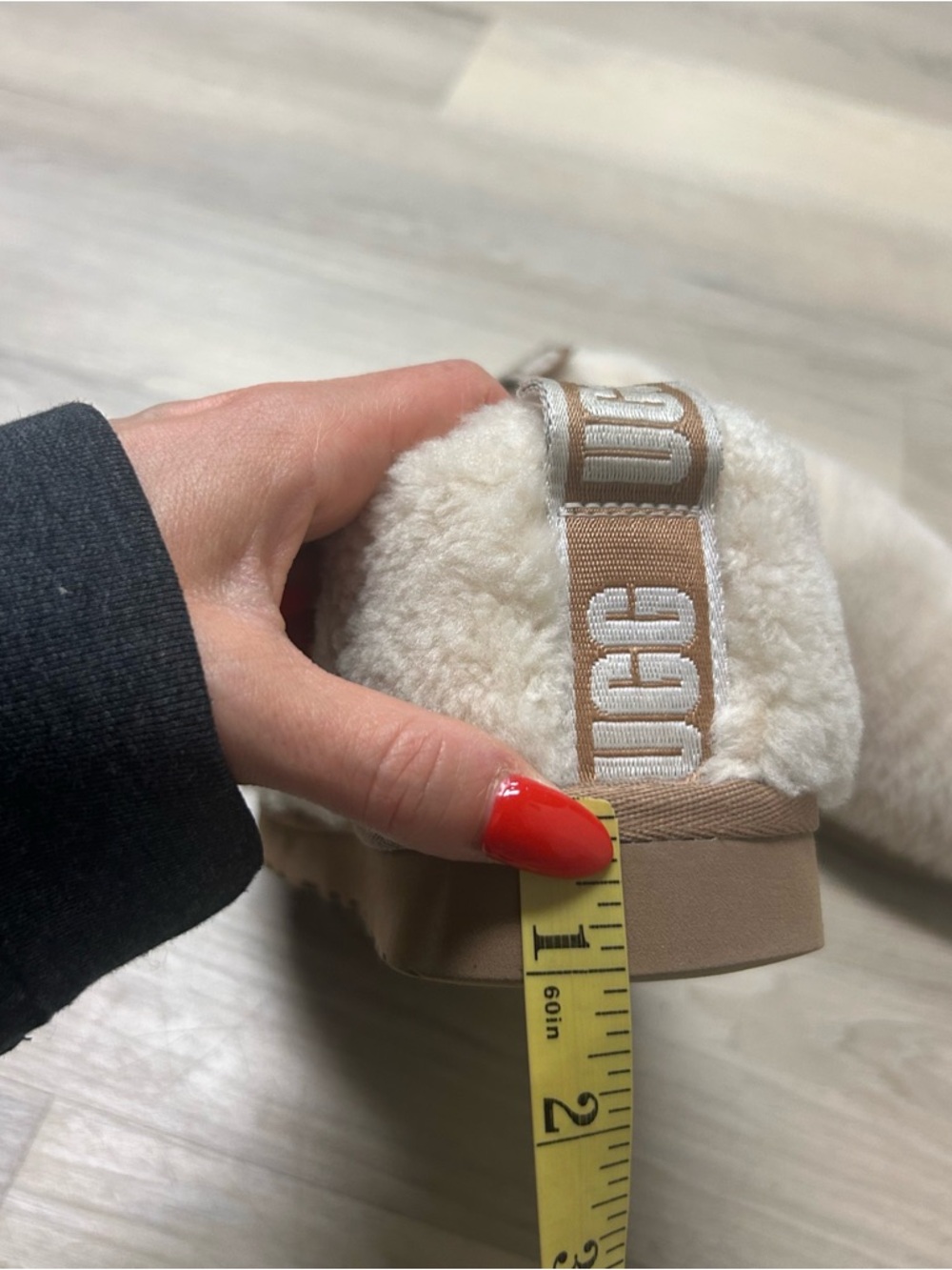 Ugg Classic Cozy Bootie Women Slipper Shoes Sz 8 Cream Platform Sheepskin Lounge - Picture 12 of 12